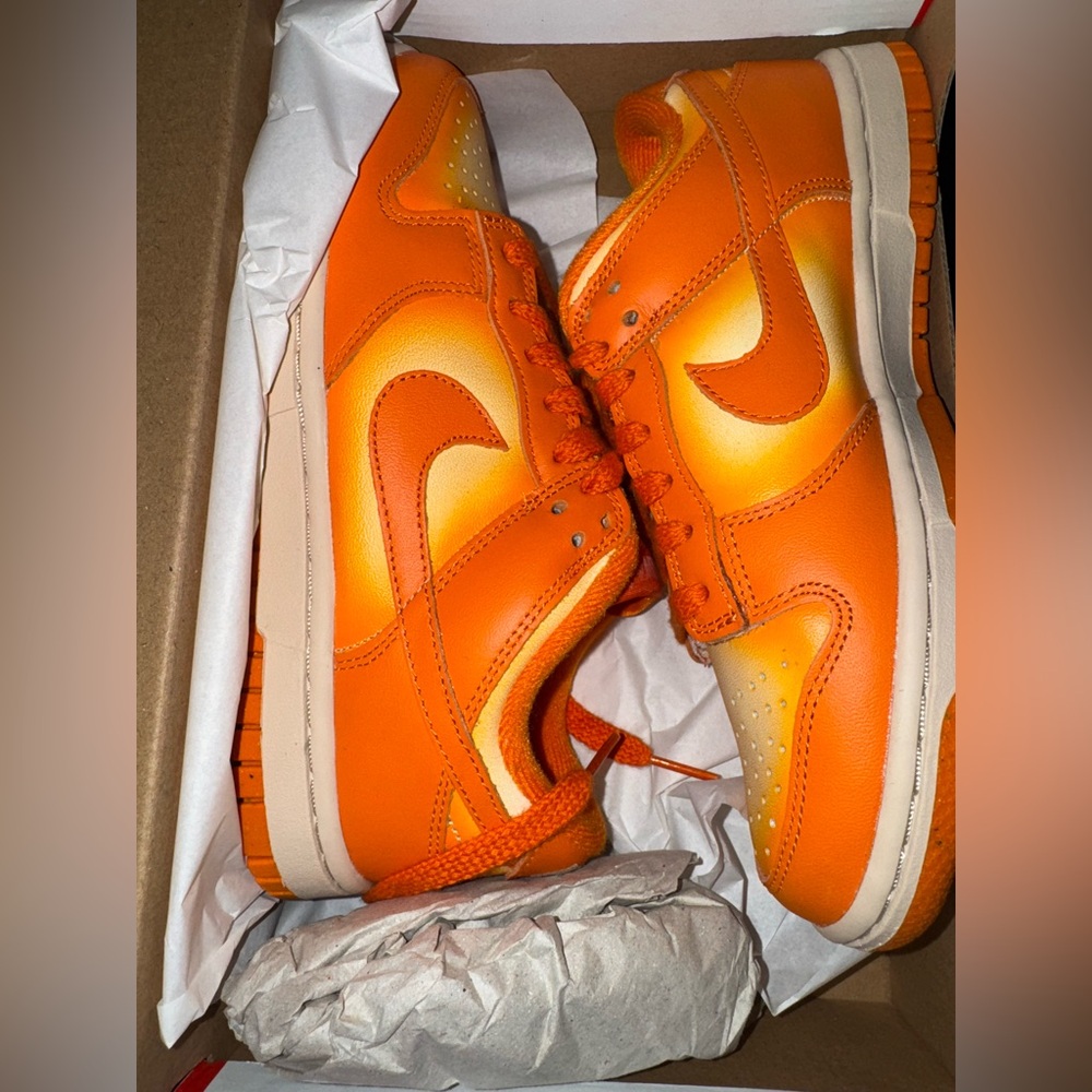 Women’s dunks - Picture 2 of 5